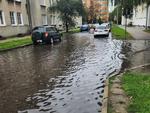 Chełm. Zalana ulica i uszkodzone auta