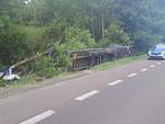 Srebrzyszcze. Tir przewrócił się na drodze krajowej nr 12. Kierowca w szpitalu